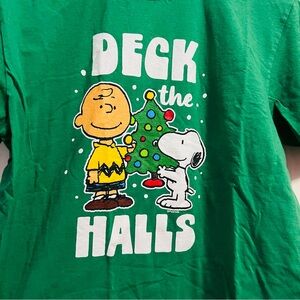 Peanuts DECK THE HALLS Snoopy/Charlie Brown Men’s Size Medium Green T-shirt